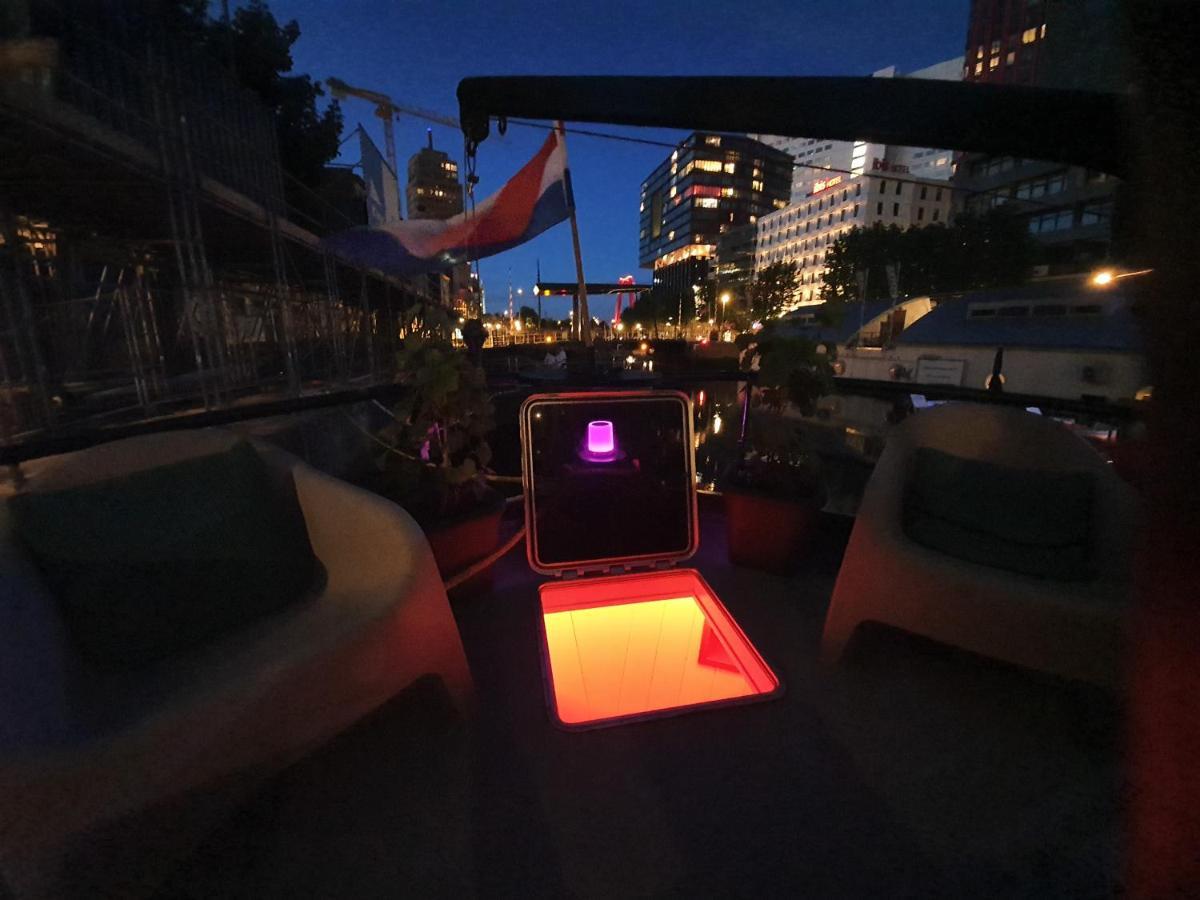 ホテル De Coaster & Aquarium Ponton ロッテルダム エクステリア 写真